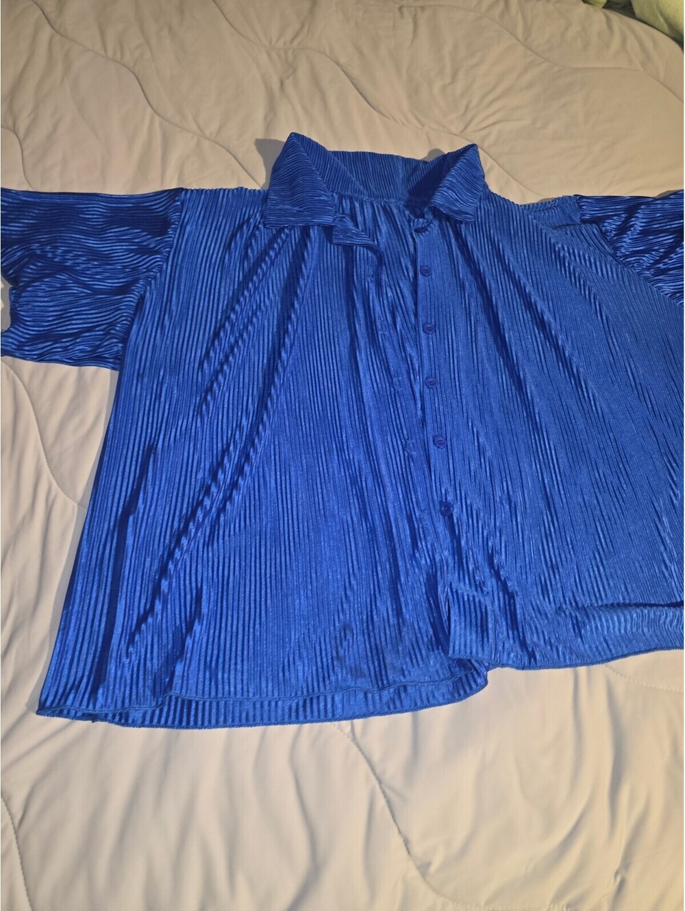 Women's Short Sleeve Blue Crinkle Pleated Blouse Button Up - Small